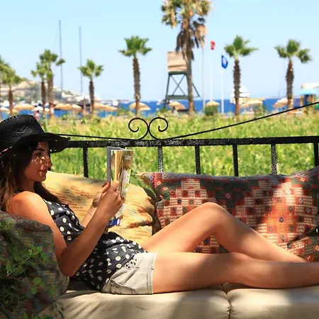 Catamaran Szálloda 2*